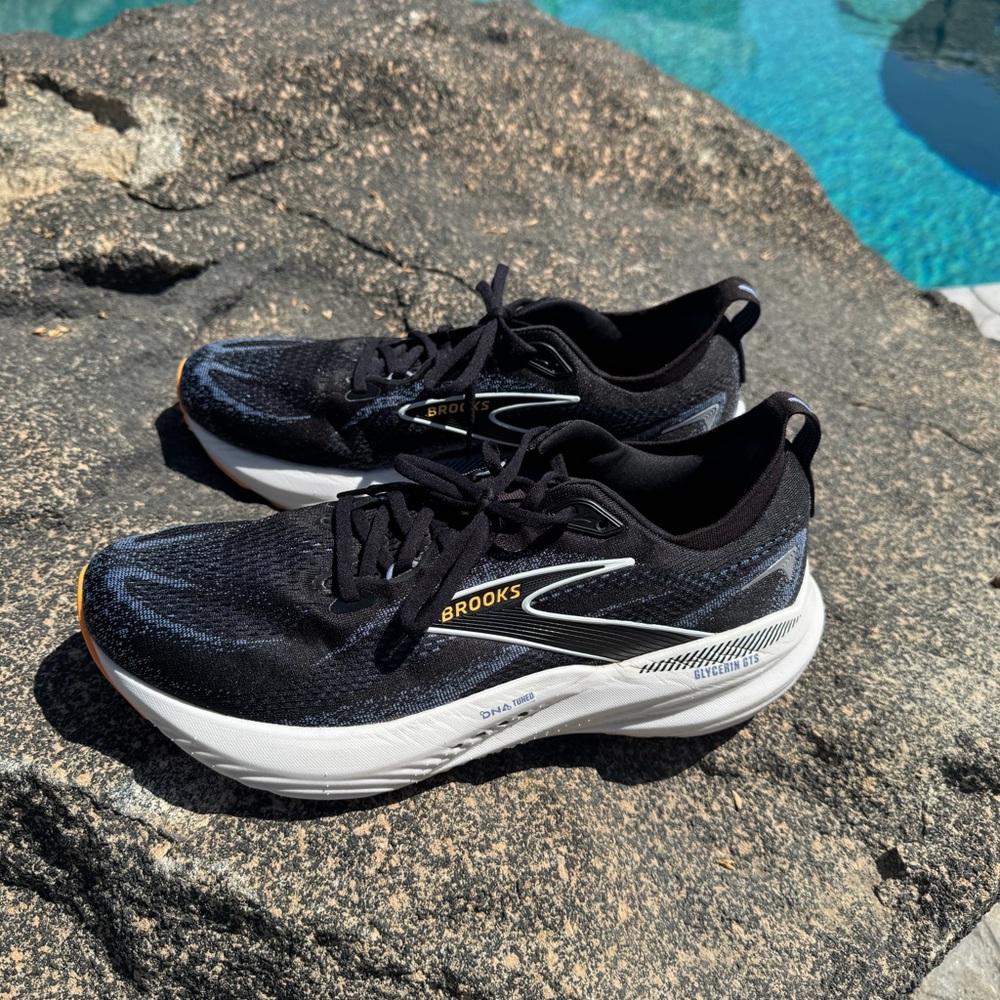 Brooks Men's Black and White Athletic Shoes